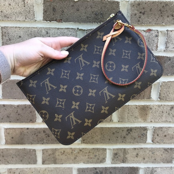 Louis Vuitton Handbags - 🔥LIKE NEW🔥Louis Vuitton Neverfull pouch monogram